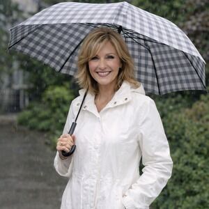 Tudor Court White Lightweight Rain Jacket Windbreaker Snap Front Large